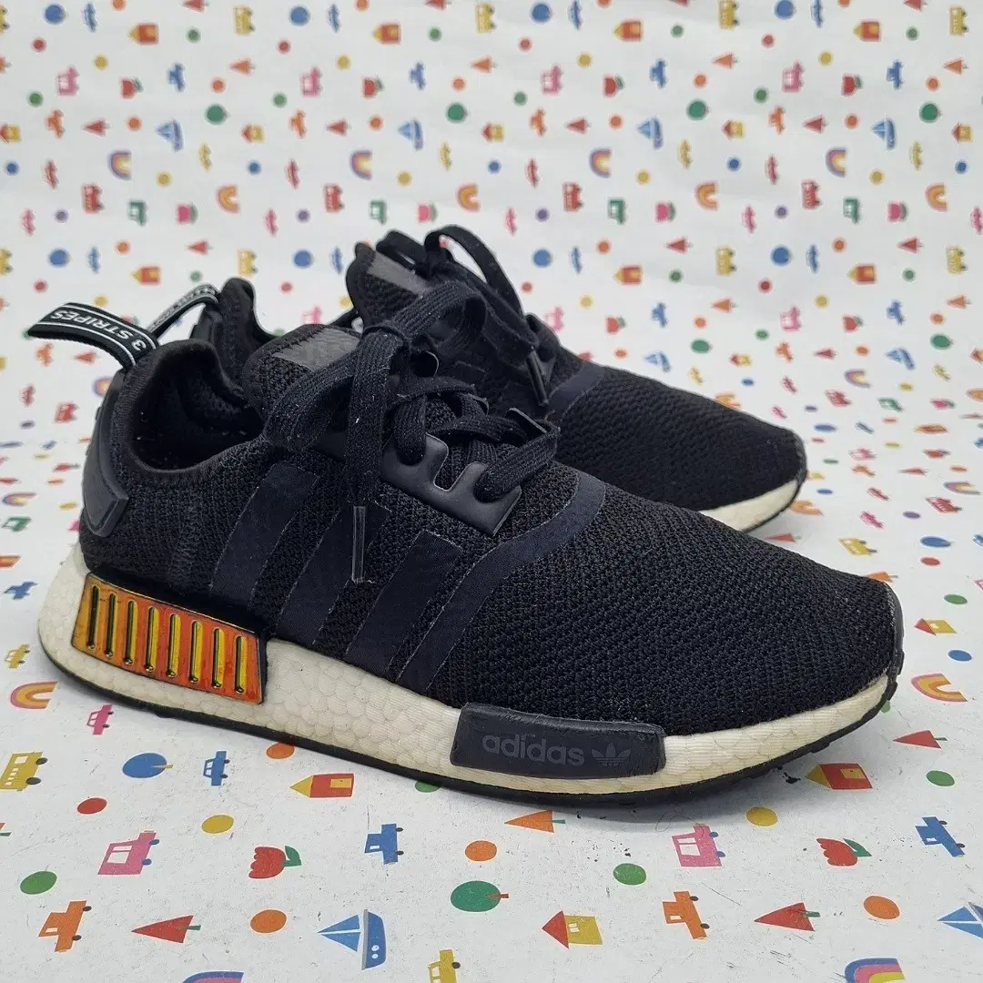 아디다스 nmd r1 운동화250_