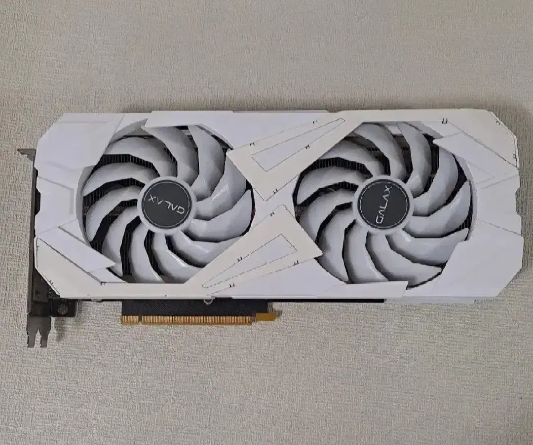 갤럭시 RTX3070Ti 화이트 그래픽카드 (AS남음) 판매합니다