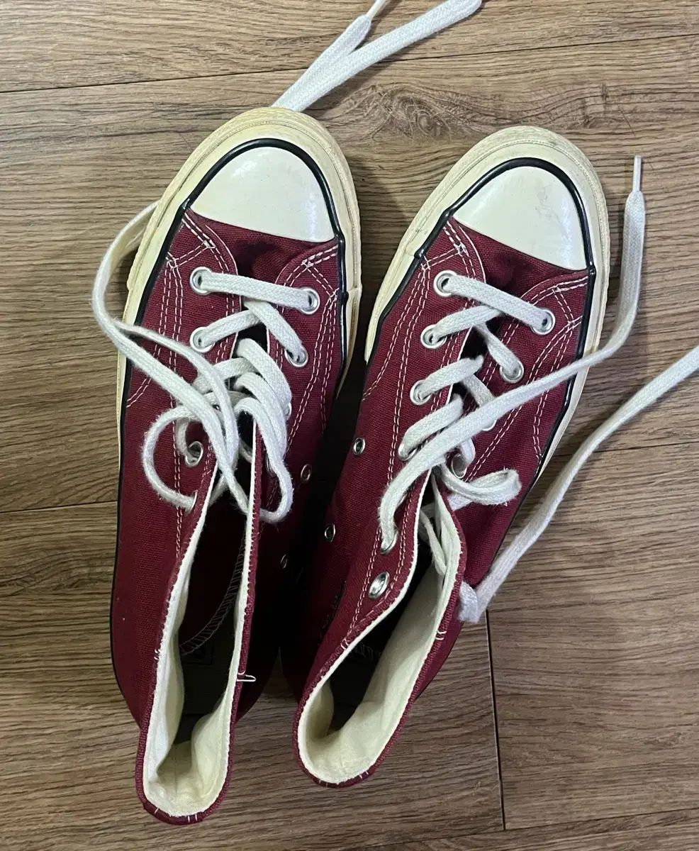 Burgundy Converse 245