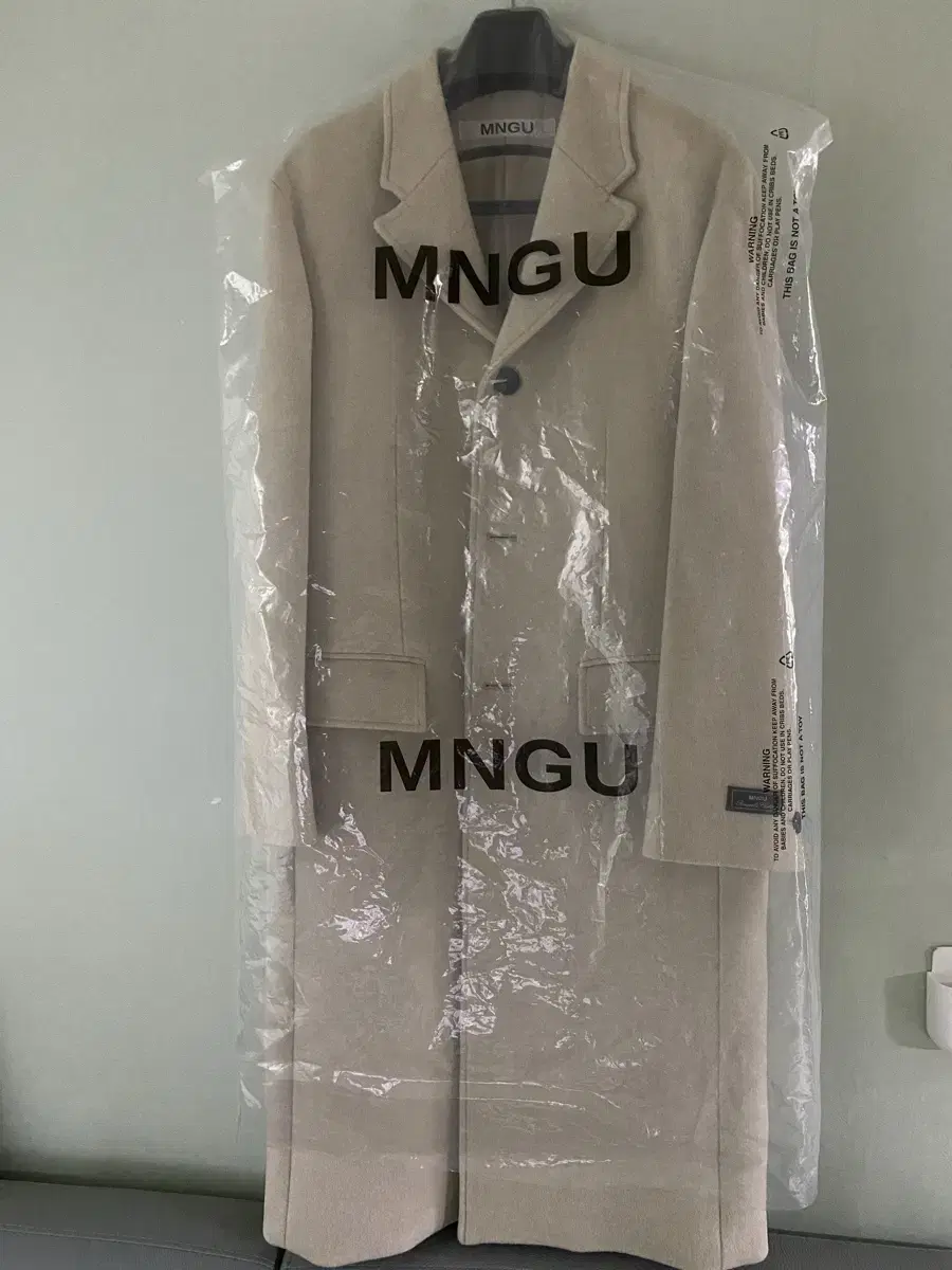 MNGU Chesterfield Coat Cream M New