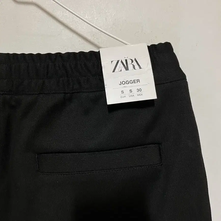 (땡처리)ZARA 반기모 카고슬렉스(30-31)