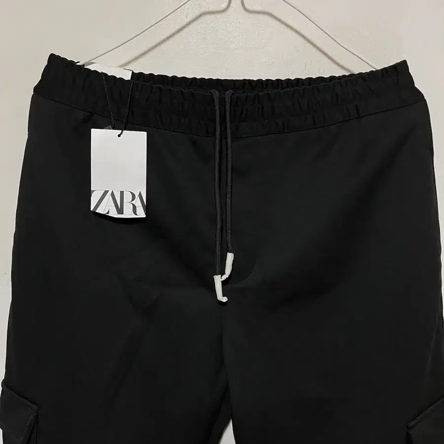 (땡처리)ZARA 반기모 카고슬렉스(30-31)