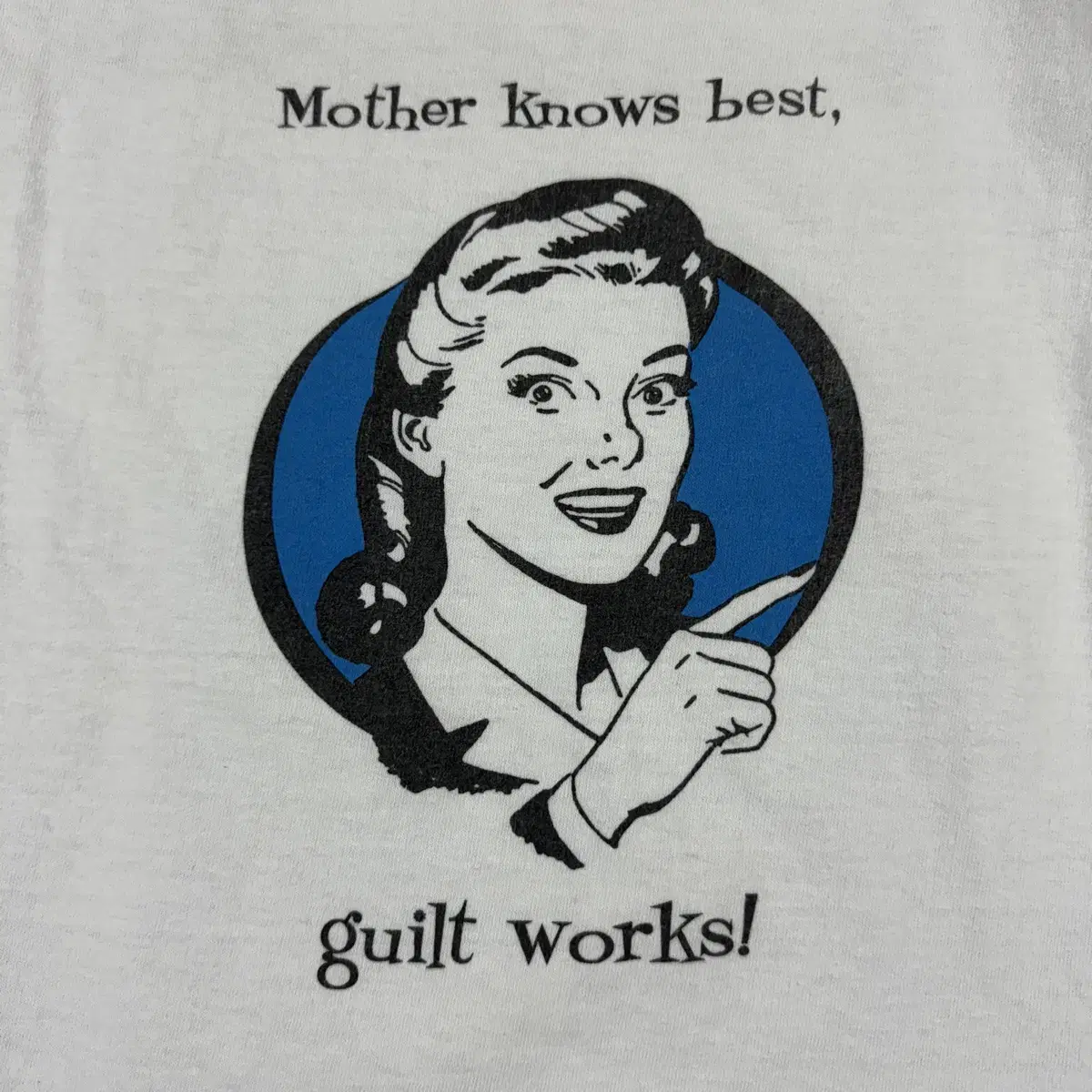 Vintage 00s Mother Knows Best Art Tee