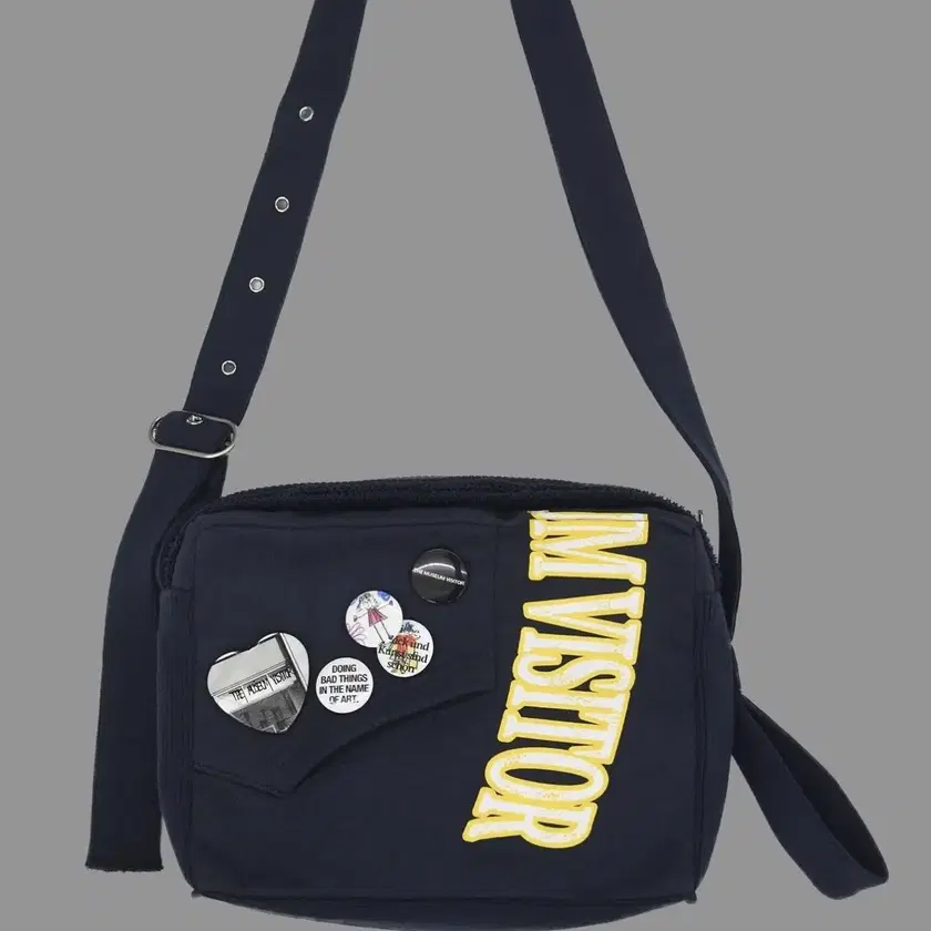 Shop THE MUSEUM VISITOR on Bunjang Global Site.