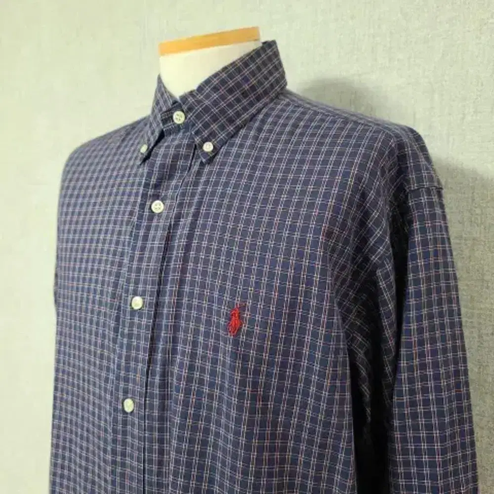 M to L Polo Ralph Lauren Shirt. (c946)