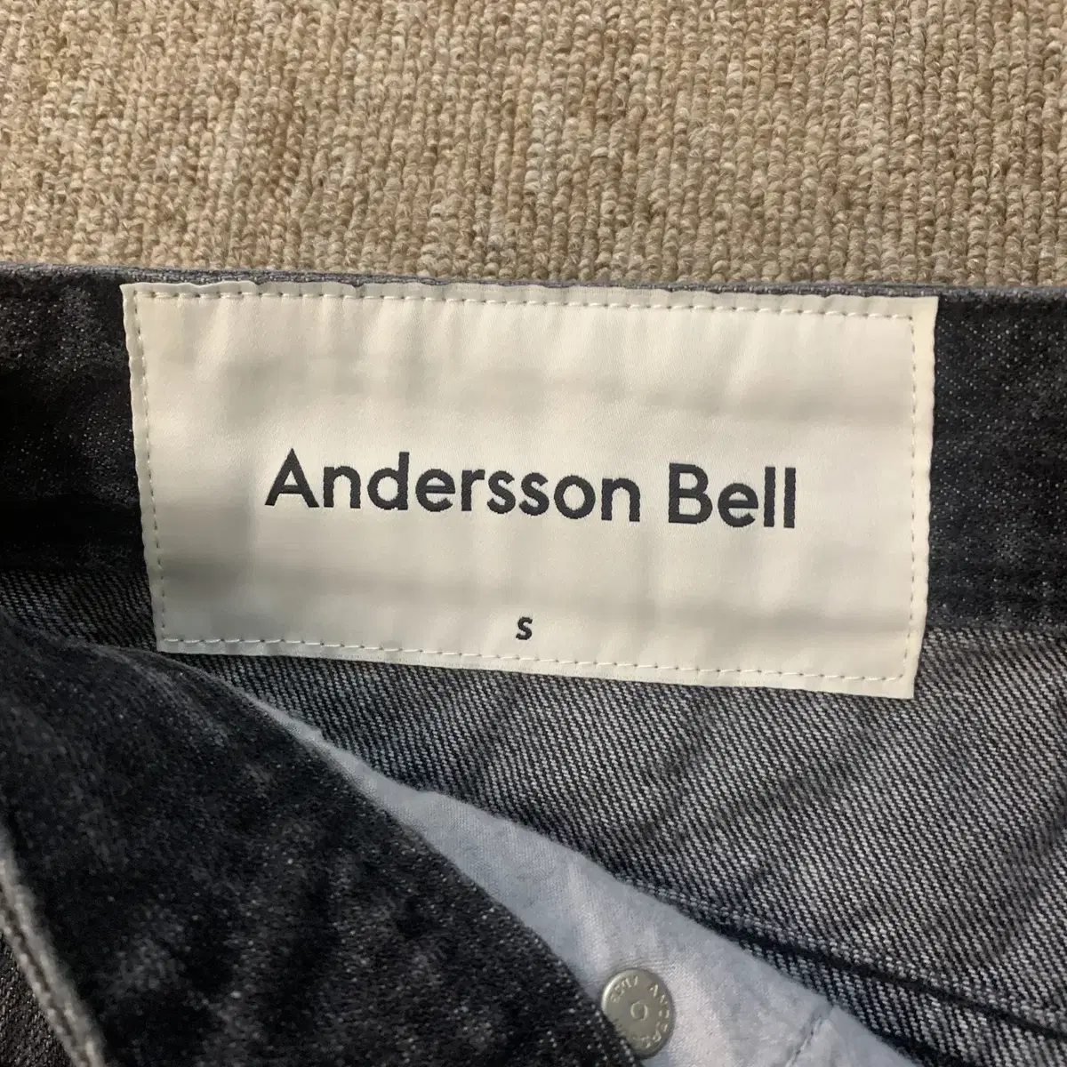 S) Andersson bell 앤더슨벨 여성 흑청 리벳 부츠컷 데님팬츠