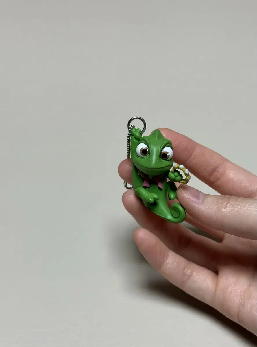 (Genuine) Pascal figure with Rapunzel wedding ring keyring