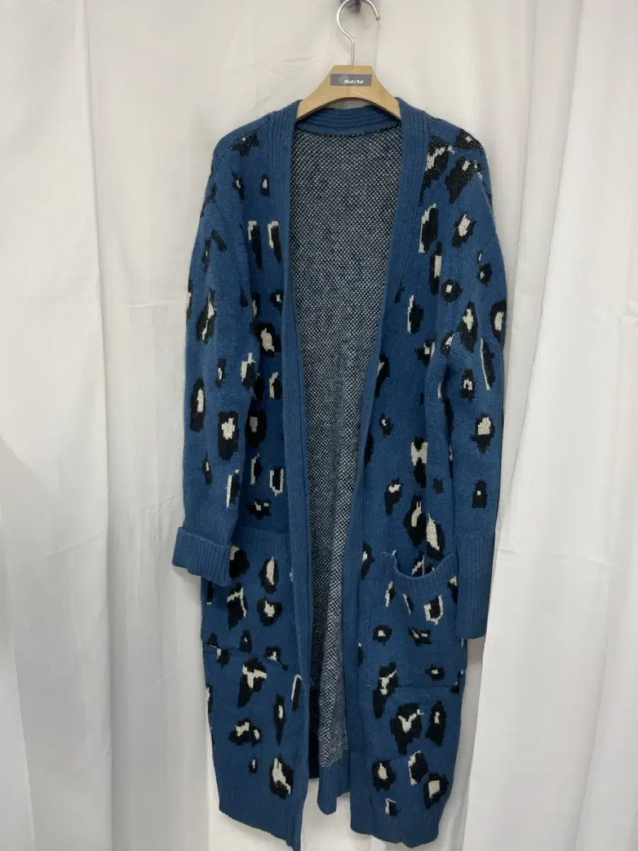 Leopard-print long-sleeved knit cardigan