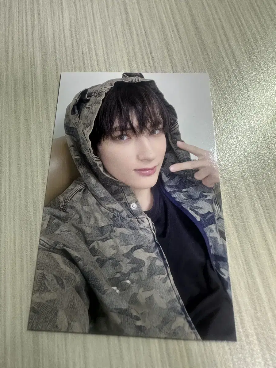 Hueningkai Mojo Zone Photo Cards are sold.