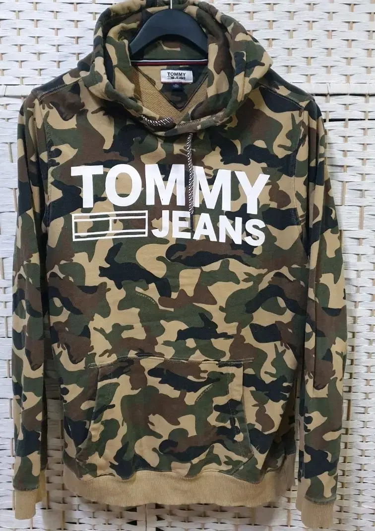 (0236) Tommy Jins Camo Hoodie XL