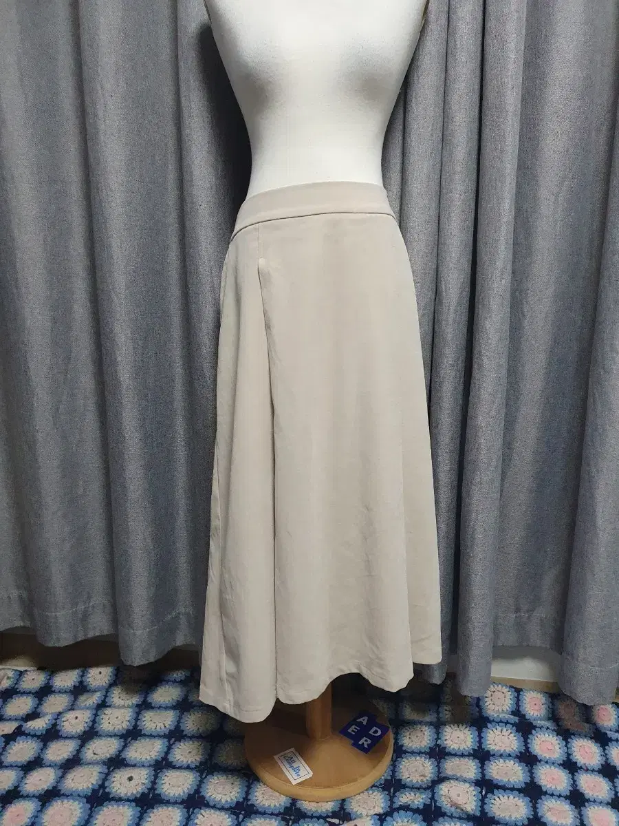 88Banded Cream Corduroy Folding Long Skirt