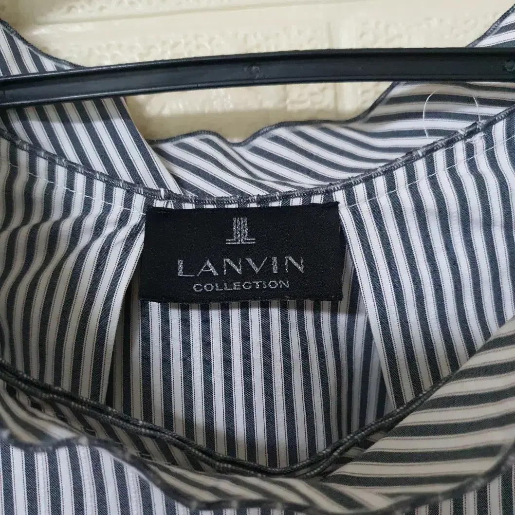 한섬랑방 Lanvin 스트라이프 꽃자수 블라우스 사이즈 160