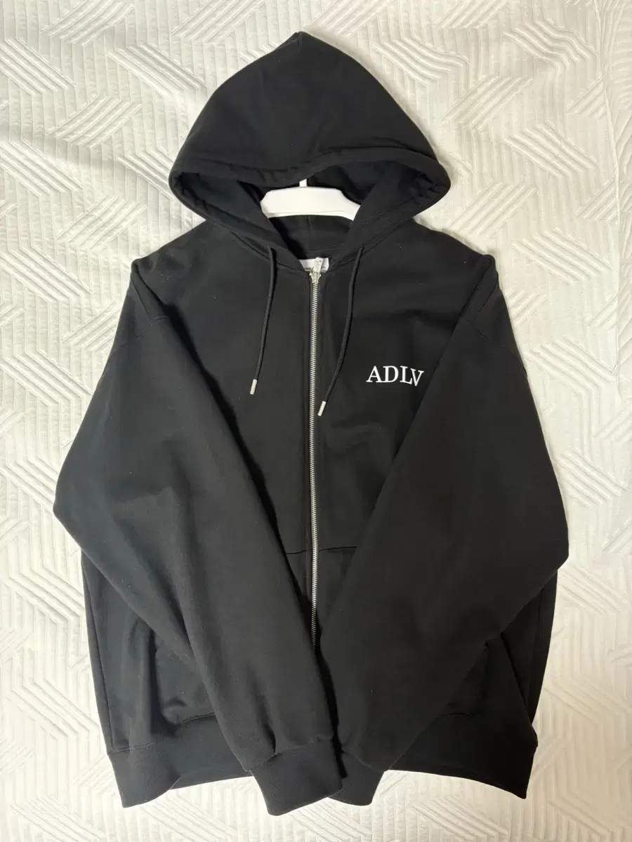 Akmedavi Hooded Up