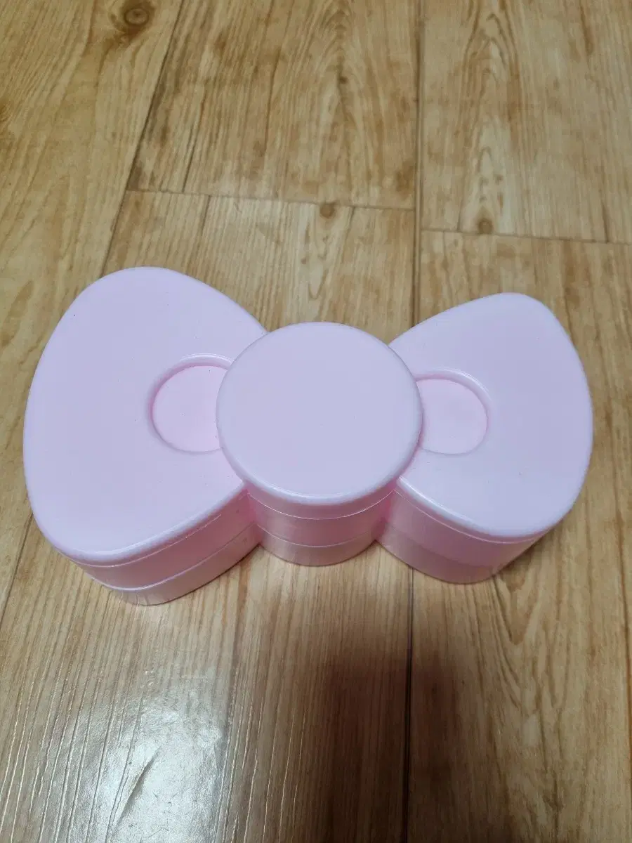 (Unused) Hello Kitty ribbon-shaped mini storage box.