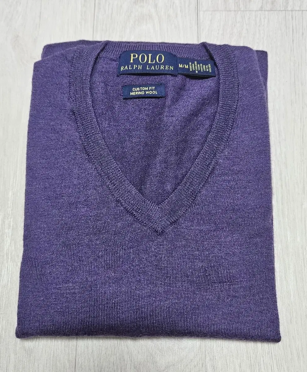 Polo Ralph Lauren V-neck knit sweater sells size M