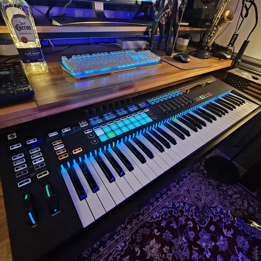 Novation 61SL Mk3 마스터 키보드 - 거의 새 상품!