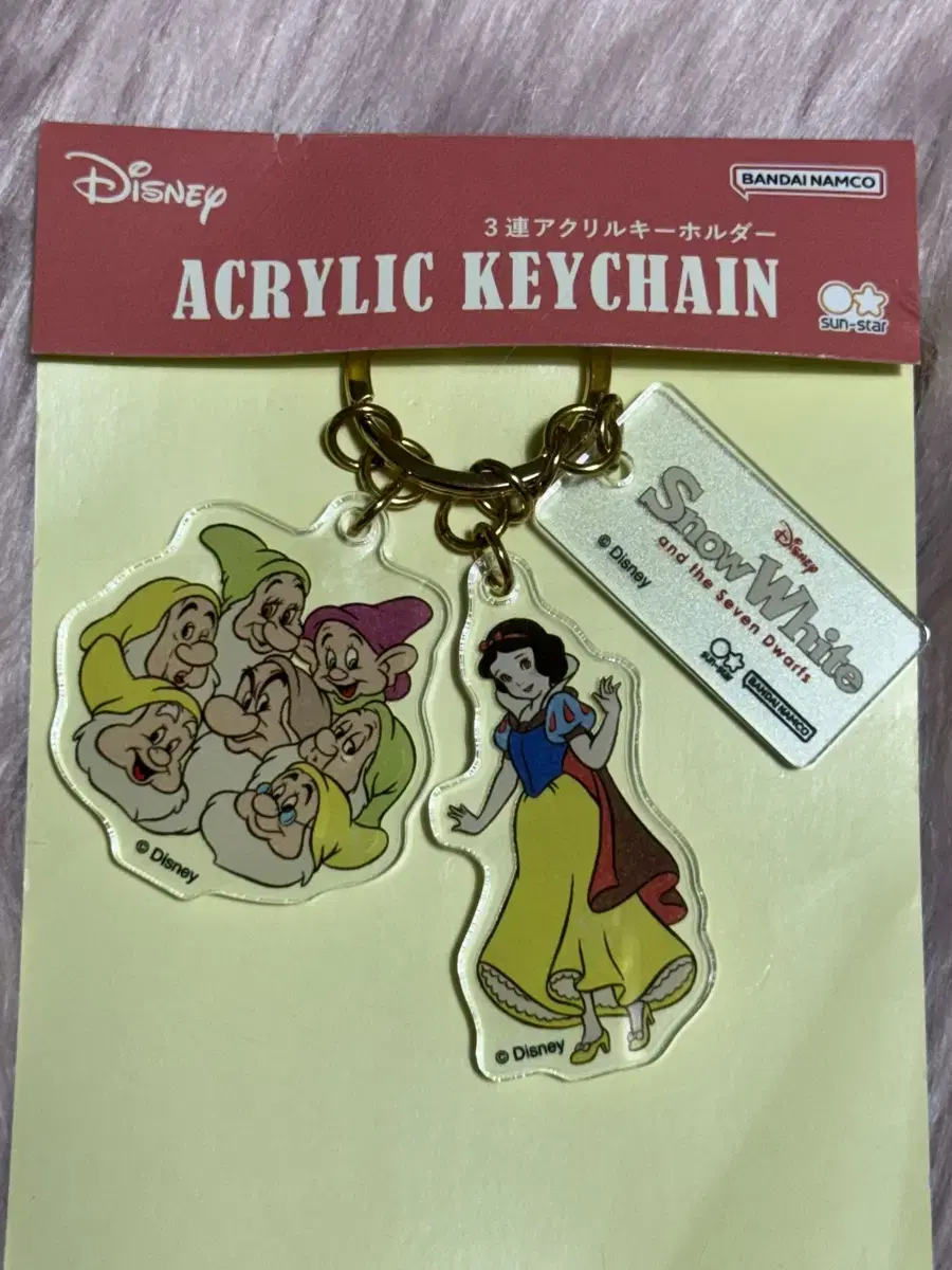 Classic Disney Snow White Trifold Keyring