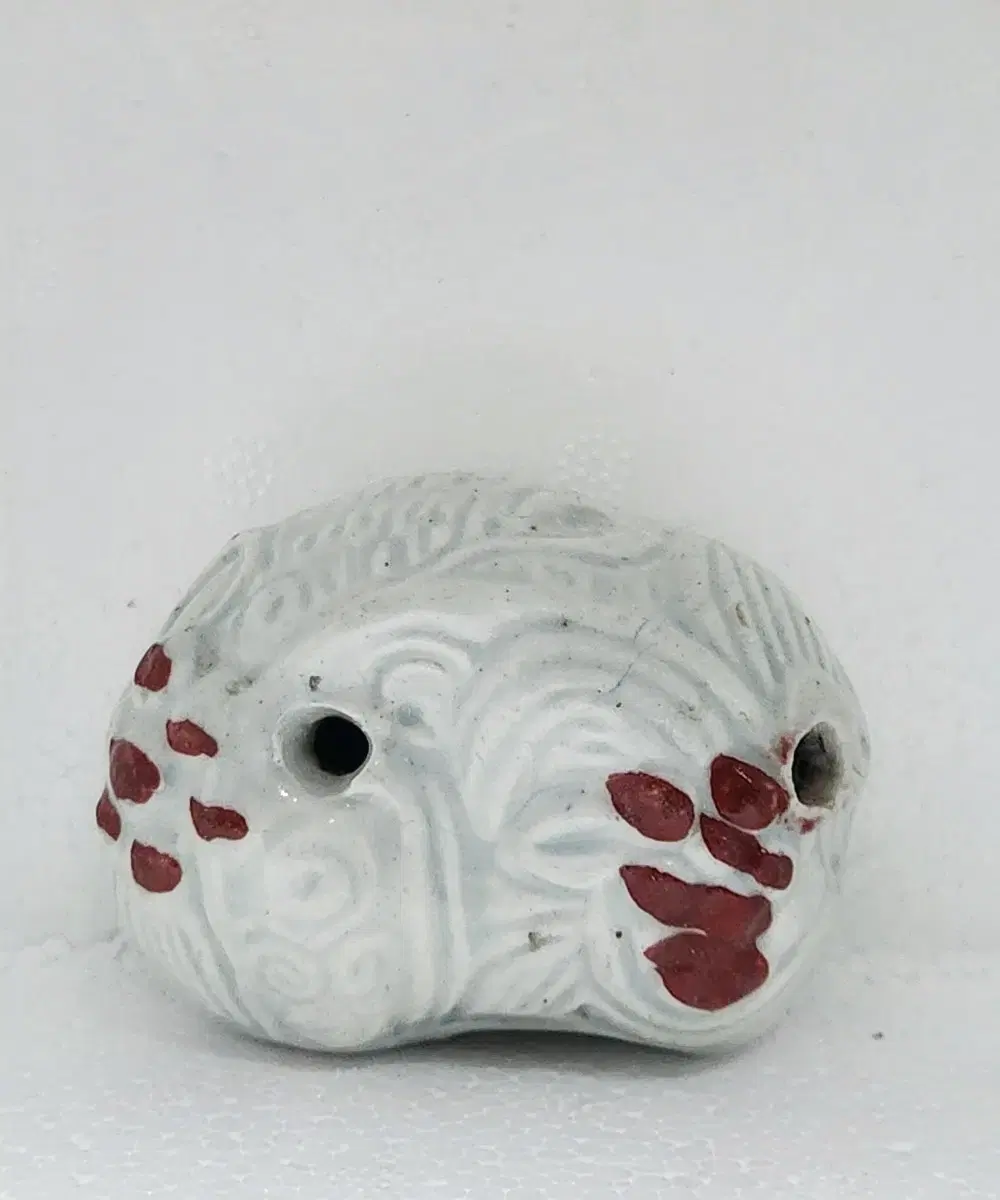 White porcelain jinsa haetae yeonjeok