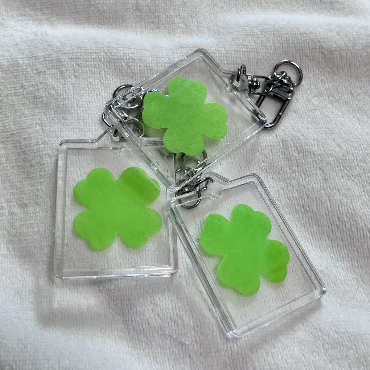 (produced by) doyoung Confetti keyring Four Leaf Clover Concert Encore Luck