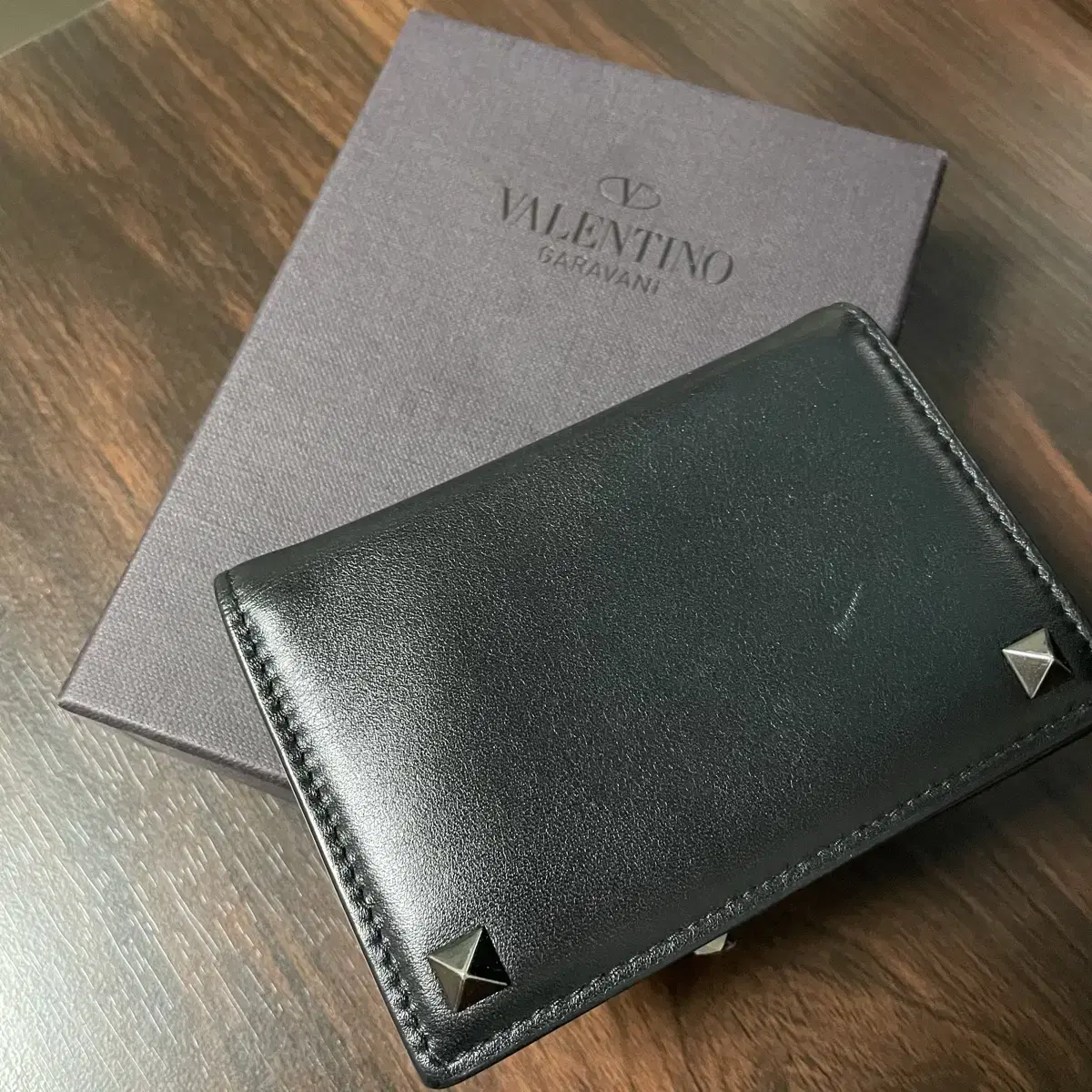 발렌티노 Valentino 락스터드 Calf 카드지갑