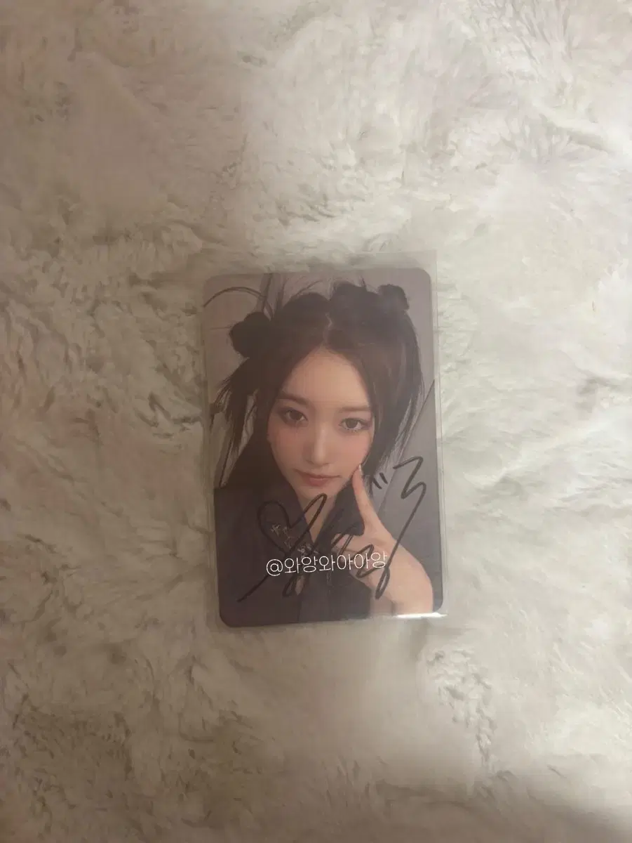 ive leeseo sign photocard sells