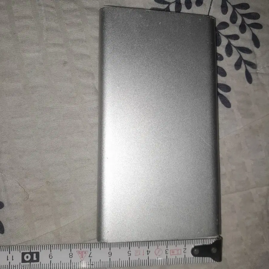 휴대폰  보조밧데리 1개 ㅡ5000 mAh