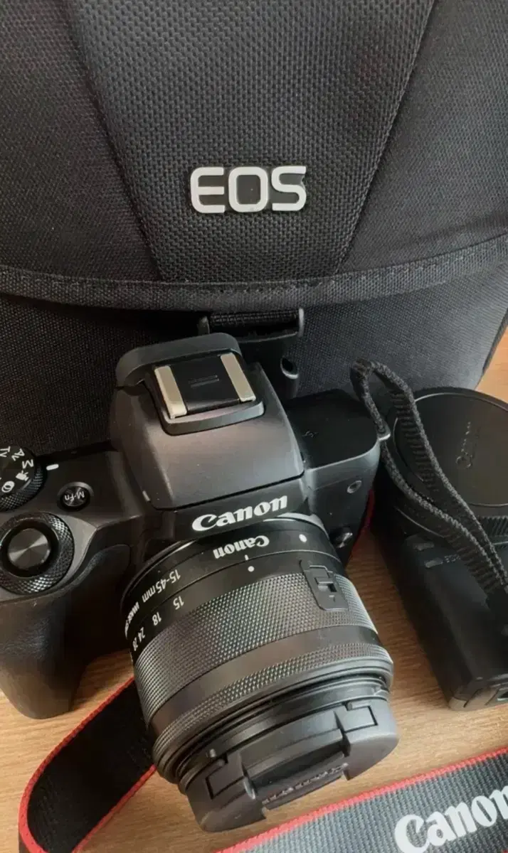 캐논 EOS M50 + 메모리 카드,배터리,충전기,가방 등 (완전 깨끗)