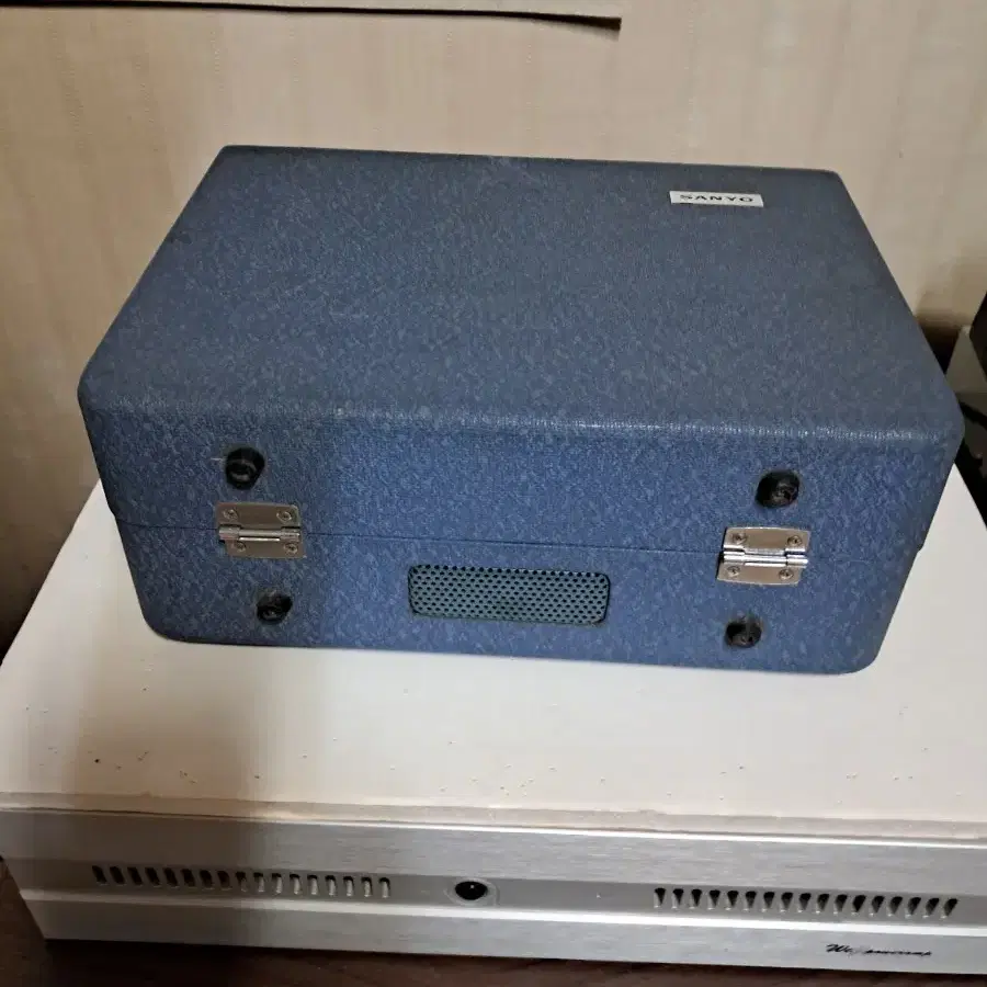 SANYO  진공관 포터블 TURNTABLE