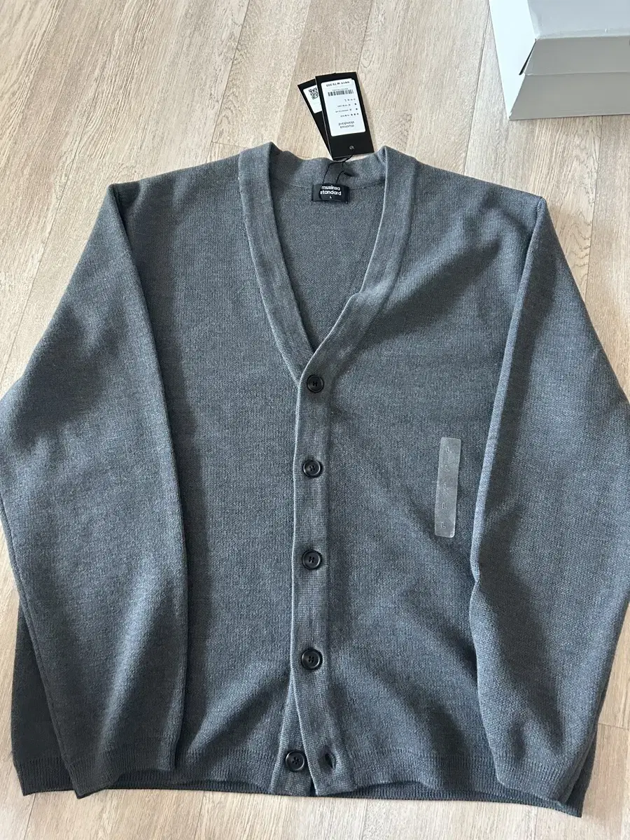 Gentleman's Standard Minimalist Cardigan Size L