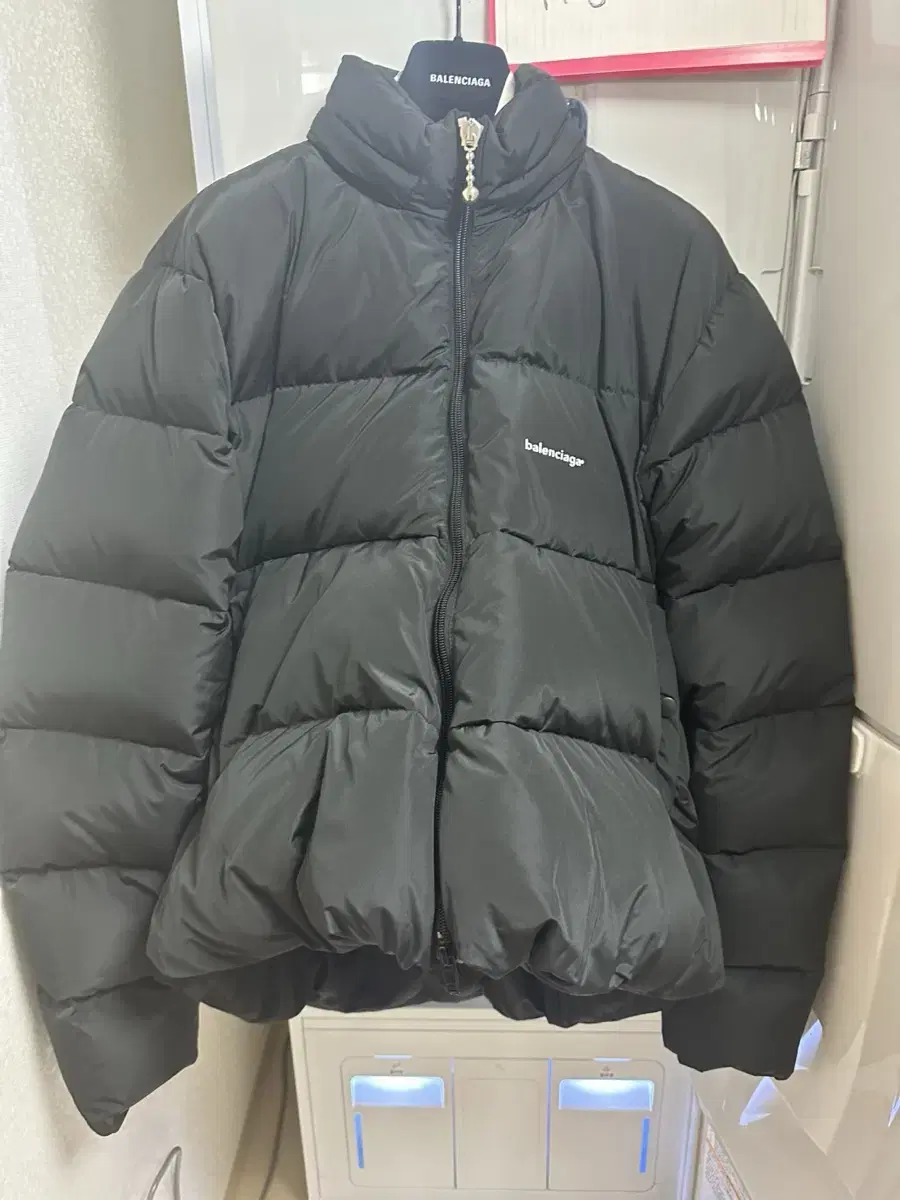 [50]Balenciaga 18fw CCurled puffer royal drops