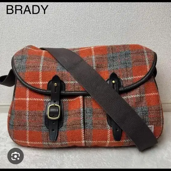 브레디백 X 해리스트위드 콜라보 brady