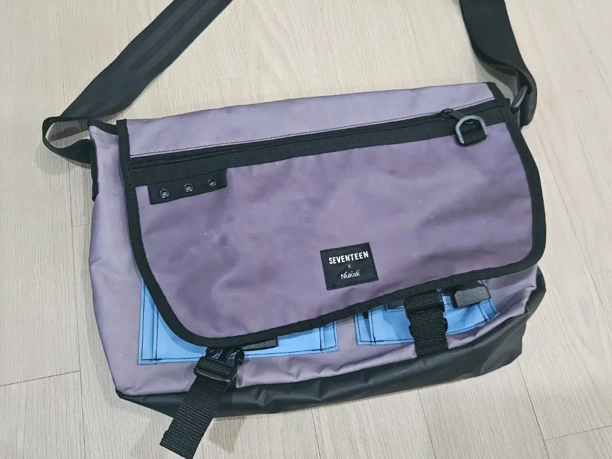 Click seventeen to sell your messenger bag