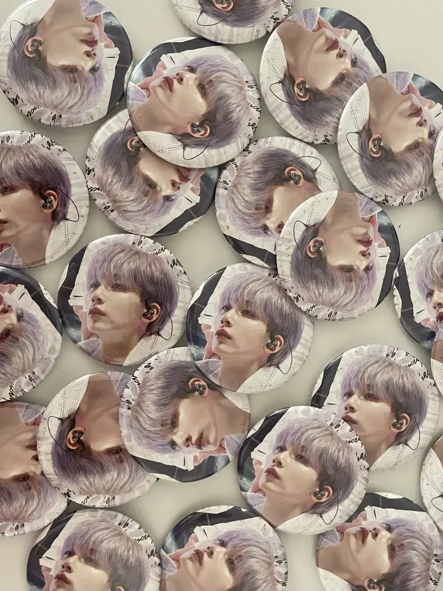 Seventeen jeonghan sells pinbadges cheaply (add product)