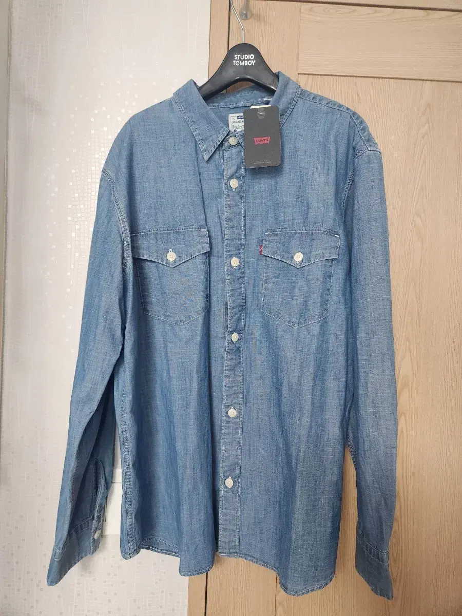 [NEW]Levi's Chambray Shirt / L