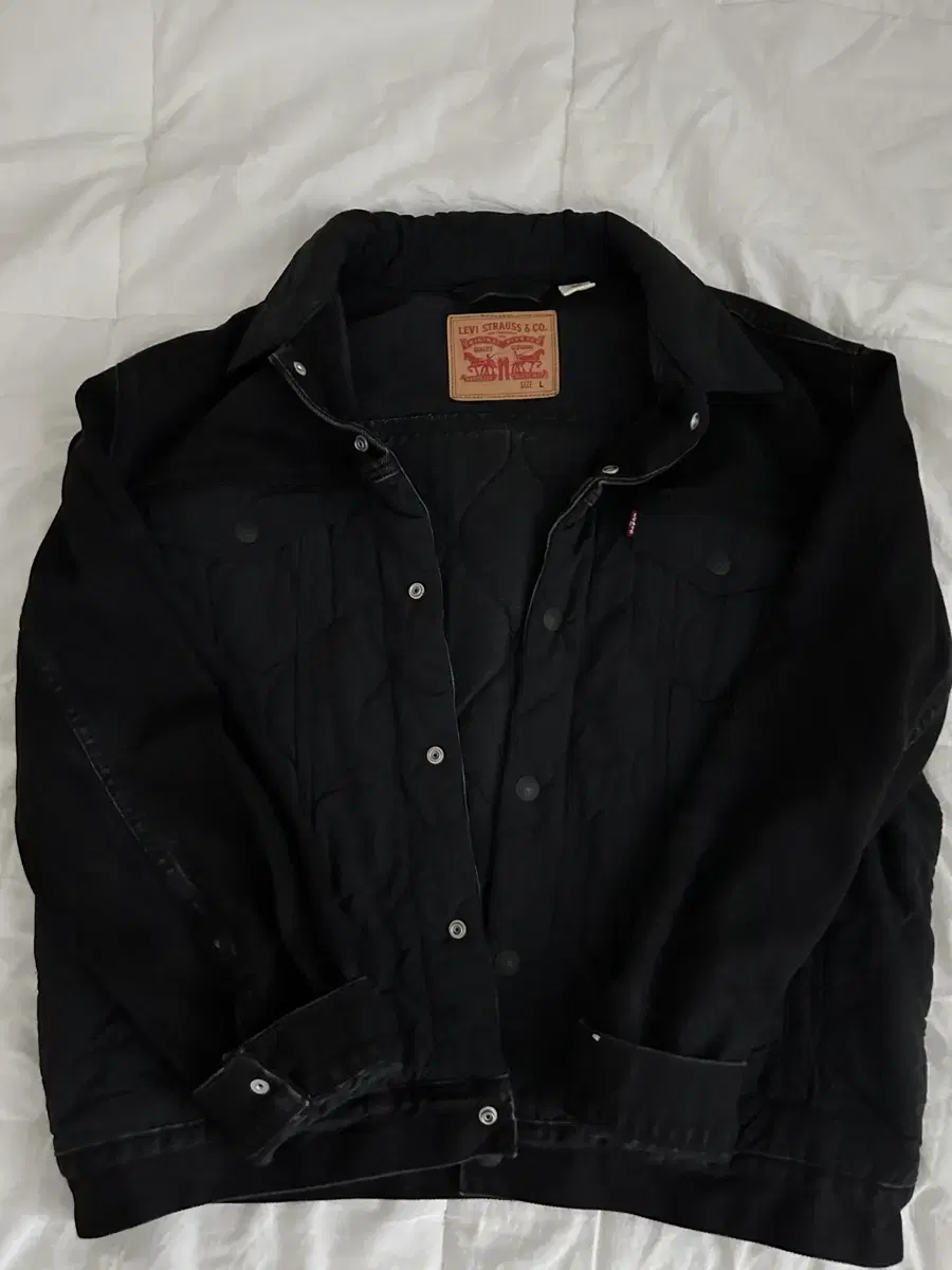 [L] Levi's Quilted Denim Jacket