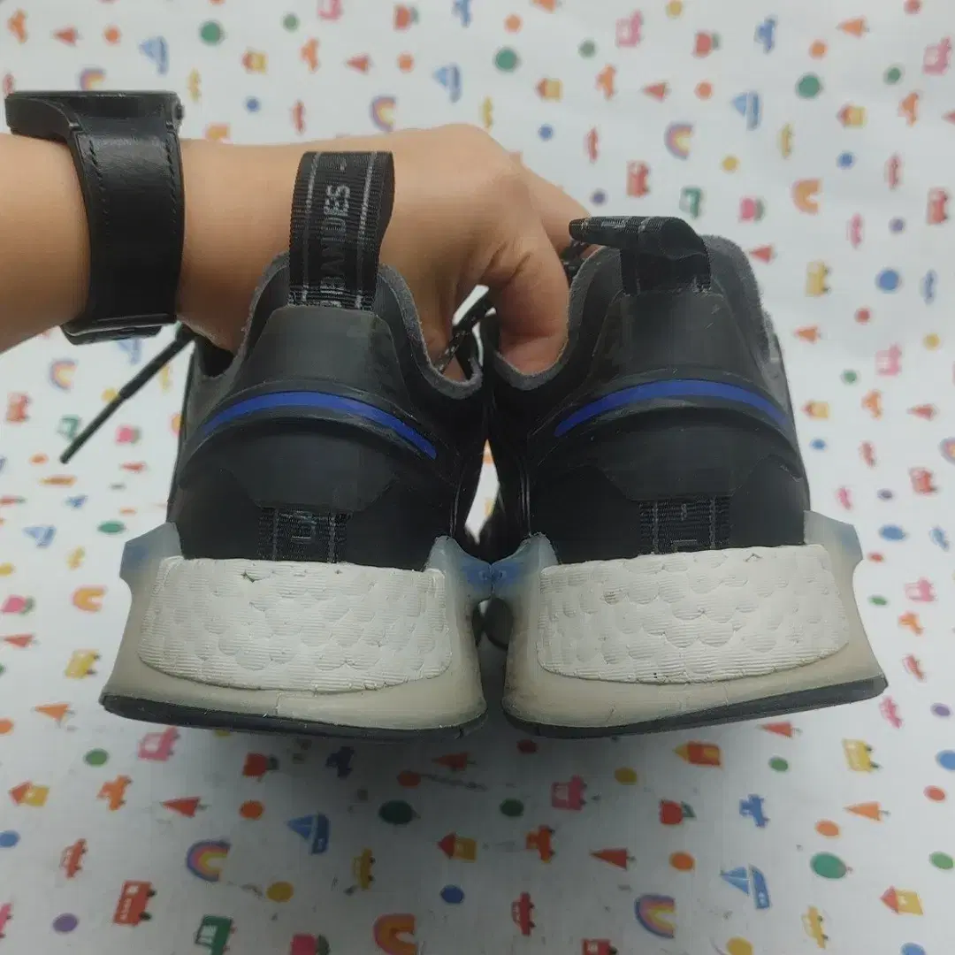 아디다스 NMD v3 남성운동화265