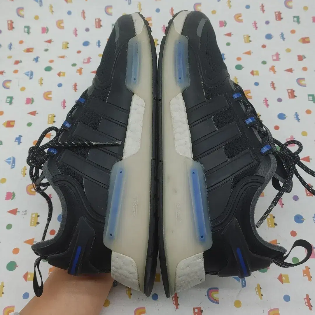 아디다스 NMD v3 남성운동화265