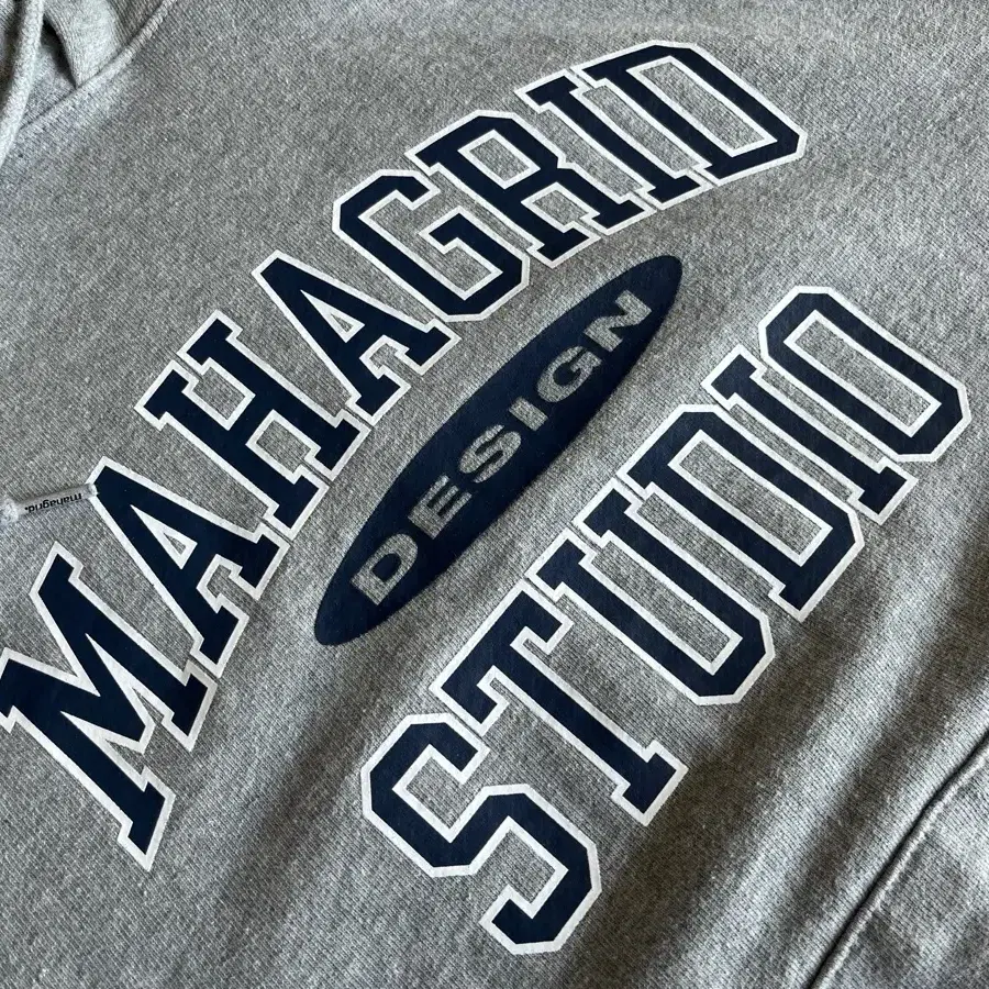 마하그리드 COLLEGE LOGO HOODIE GREY