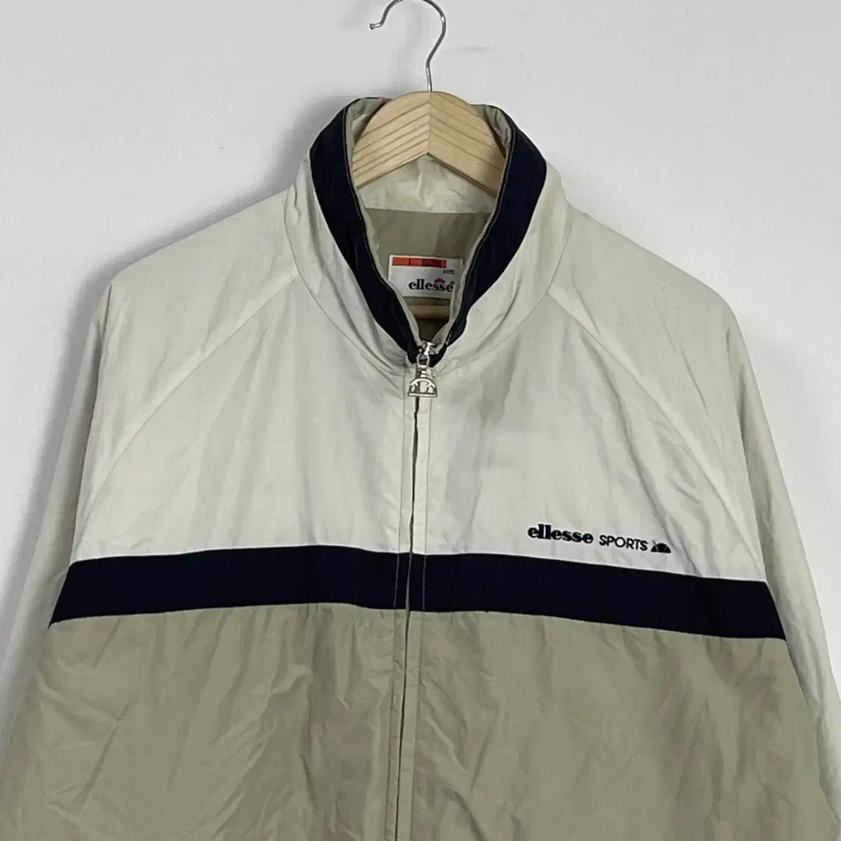 1658 Product name: L'éclair windbreaker