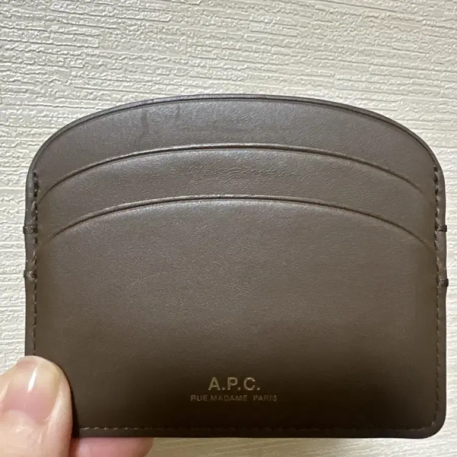 아페쎄 A.P.C 데미룬 하프문 카드지갑 taupe 토프