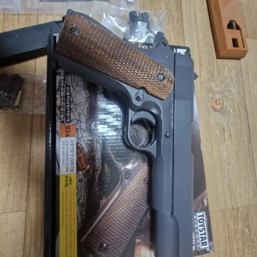 토이스타 23년 신형 슬림 m1911a1 콜트 그레이 풀메탈 (우드그립)