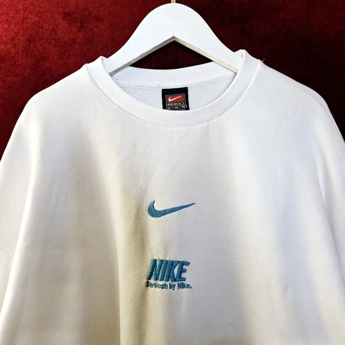 나이키(NIKE) 올드스쿨 센터 스우시 맨투맨 XL