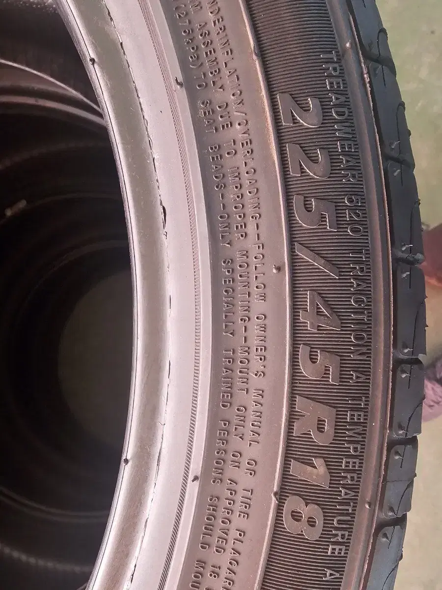 225/45r184본 중고로팔아봅니다