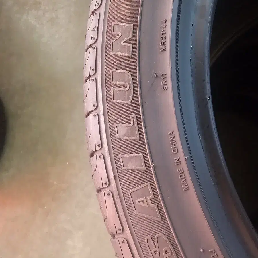 225/45r184본 중고로팔아봅니다