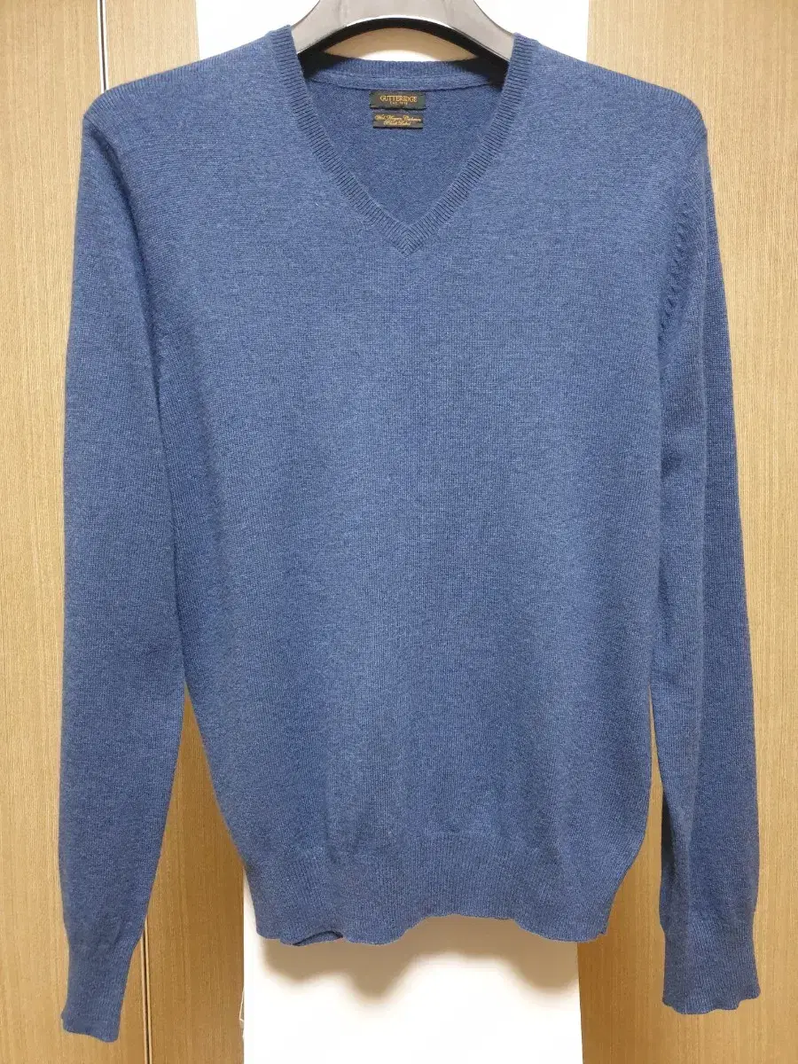 Gauzy knit V-neck M