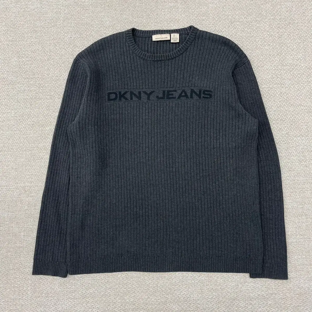 dkny 로고 니트