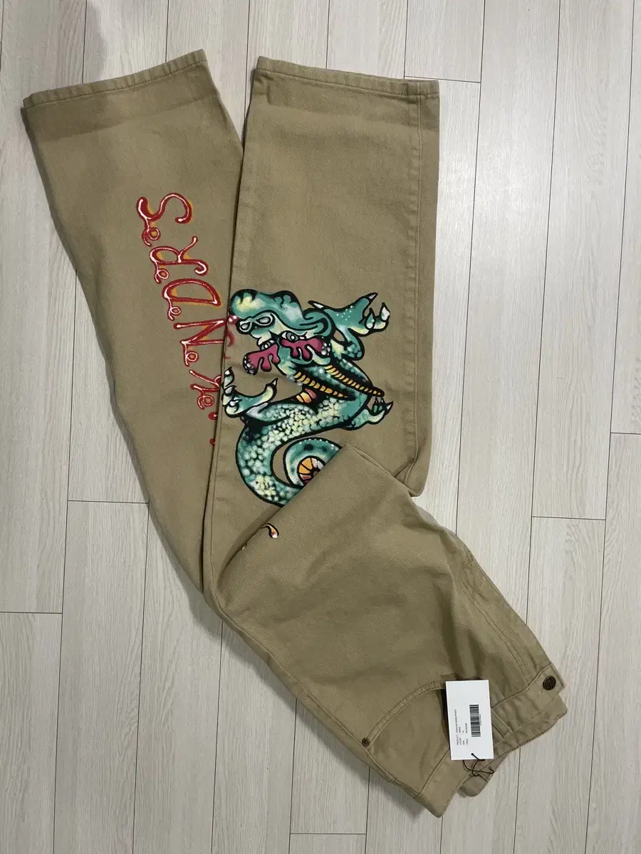 [brand new] wekanders dragon denim pants (beige)