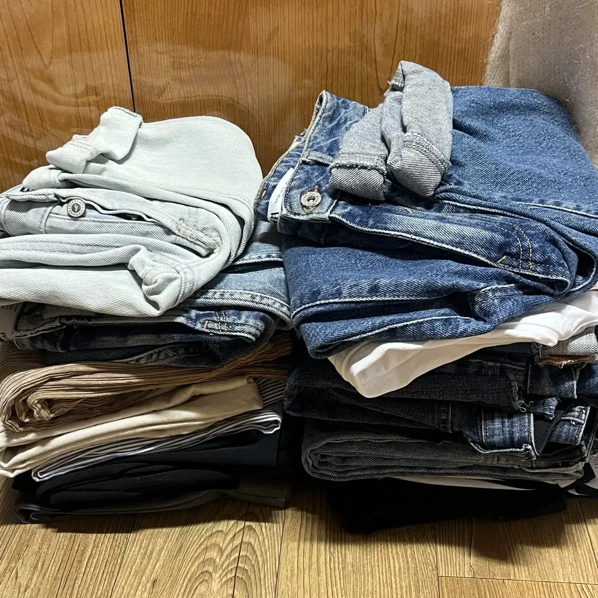 Organize pants (jeggings, menswear slacks, etc.)