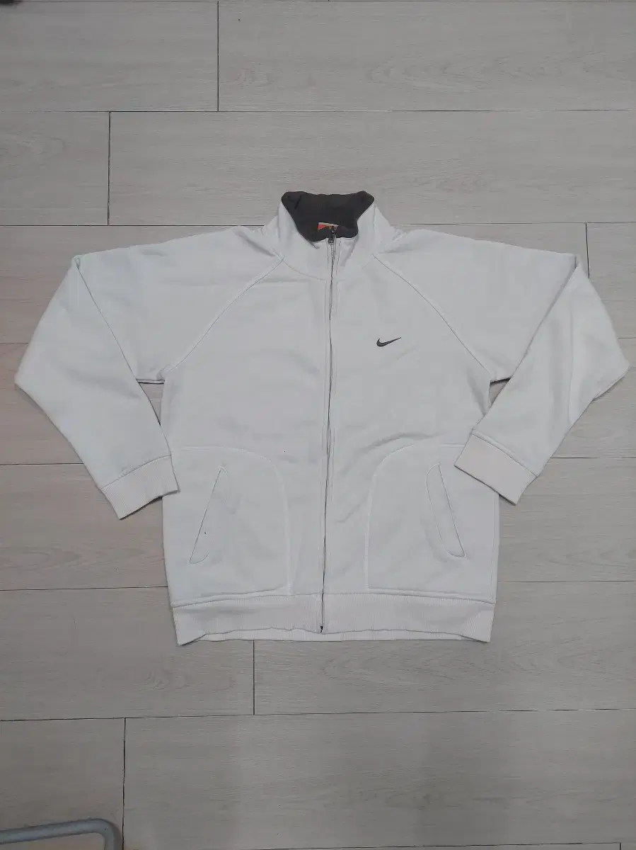 Nike Neck Point Embroidered Go Zip Up 95-100