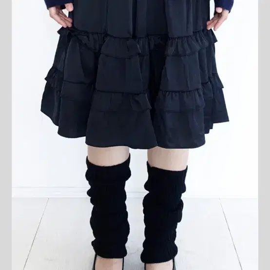 샵페어리 silky frill flare skirt